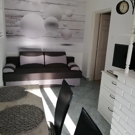 Gyoengyi Apartman Heviz Exterior photo