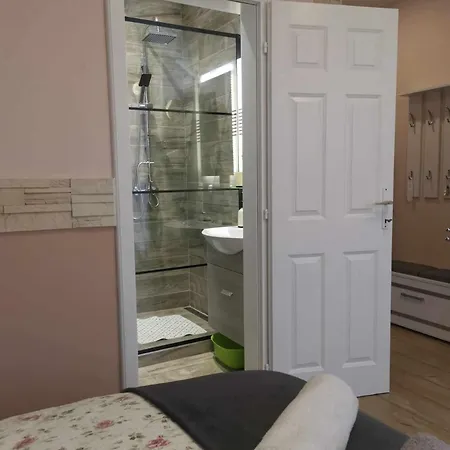 Gyoengyi Apartman Heviz Exterior photo