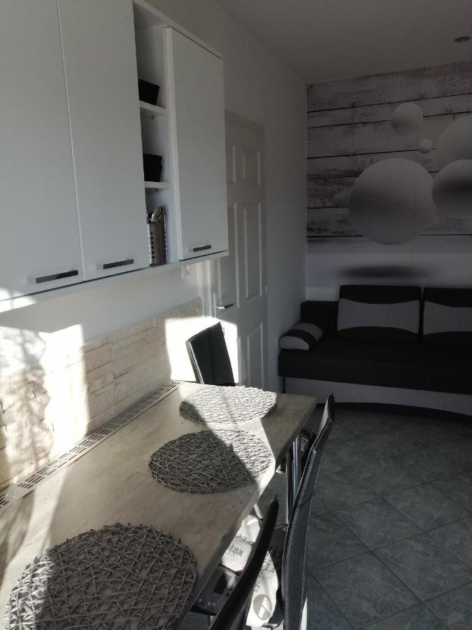 Gyongyi Apartment *