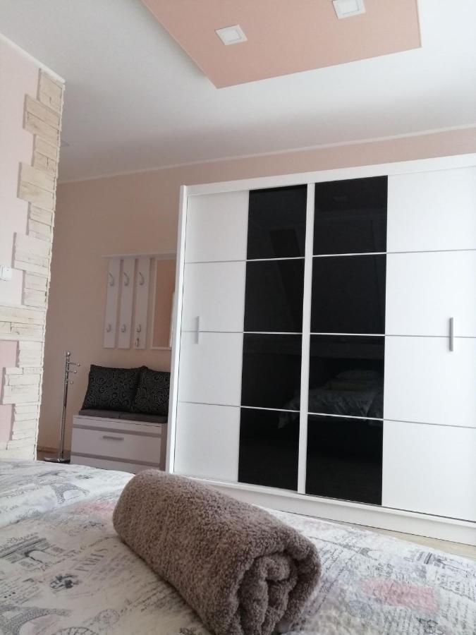 Apartment Gyongyi *
